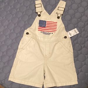 Size 3T osh kosh short overalls  ❤️🤍💙